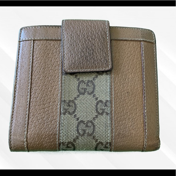 **SOLD**Authentic Gucci Brown Signature GG Bifold Wallet** - Picture 2 of 5